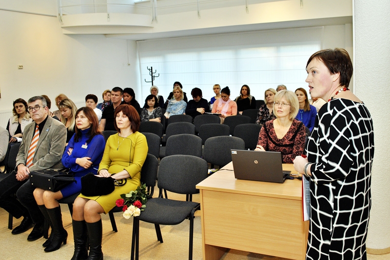 Ilze Nagurāviča (no labās) informēja par iekļaujošās mācīšanās projekta rezultātiem.
Autors: Ivars Bogdanovs