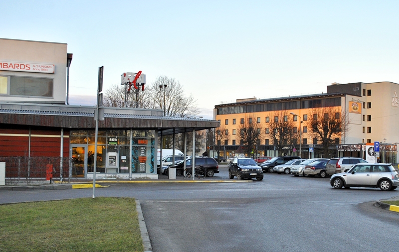 Slimnīcas ielā viena otrai pretī jau nākamā gada februārī atradīsies «Swedbank» un «SEB bankas» Bauskas filiāles. 
Autors: Ivars Bogdanovs