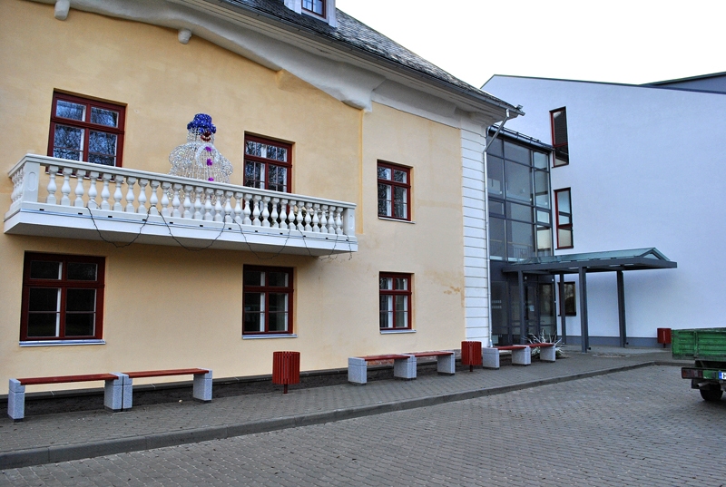 Topošos mūziķus un māksliniekus jaunajā ēkā sagaida sniegavīrs Mundis.
Autors: Ivars Bogdanovs