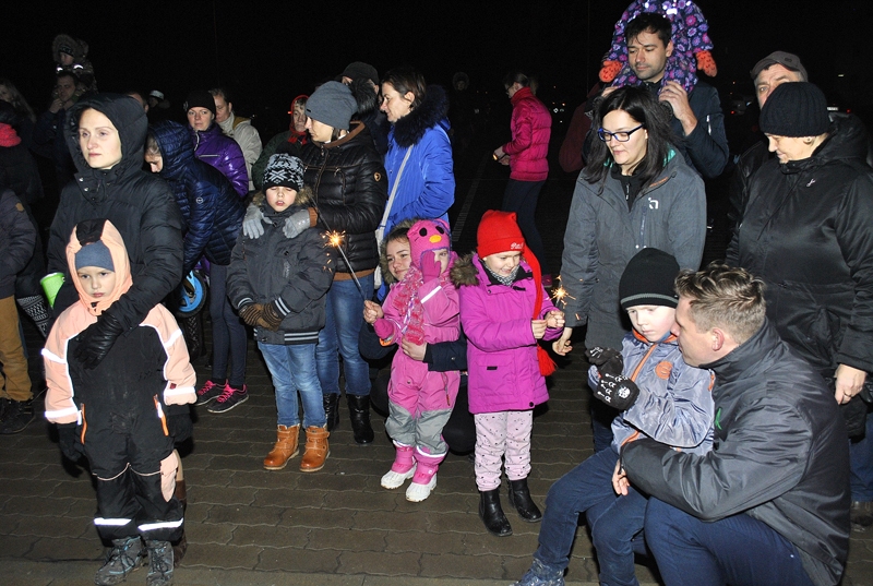 Publikā bija galvenokārt ģimenes trijās paaudzēs, aizrautīgi dzīvojot līdzi priekšnesumu mūzikai.
Autors: Ivars Bogdanovs