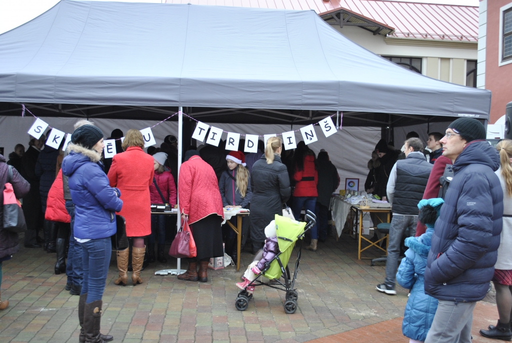 Pircējus piesaistīja skolēnu uzņēmumu un vietējo mājražotāju piedāvājums.
Autors: Ivars Bogdanovs