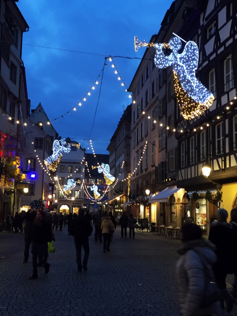 Francijas Ziemassvētku galvaspilsētā Strasbūrā krāšņi izrotāts katrs nams un ikviena iela.
Autors: «Bauskas Dzīve»