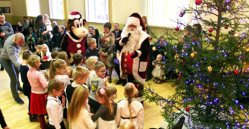 Ziemassvētku sarīkojums bērniem Ceraukstē.
Autors: Artūrs Dulbe