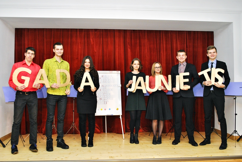 Suminātie Iecavas jaunieši, viņu vidū – Gada jaunieša titula ieguvējs Uvis Dredžels.
Autors: Ivars Bogdanovs