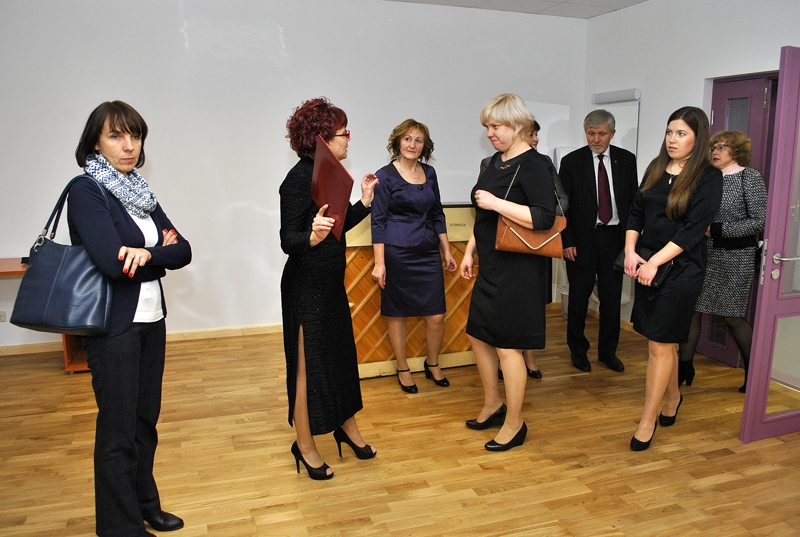 Iecavas jaunajā Mūzikas un mākslas skolā daudz viesu bija gan atklāšanas dienā – 22.decembrī, gan atvērto durvju dienā – 28.decembrī..
Autors: Ivars Bogdanovs