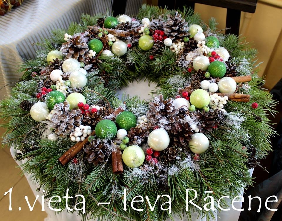 Ievas Rācenes gatavotais krāšņais vainags.
Autors: no biedrības «RaDam» albuma