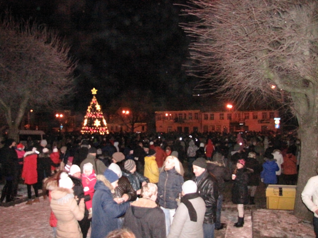 Vēl 2015. gada 31.decembris Bauskas Rātslaukumā.