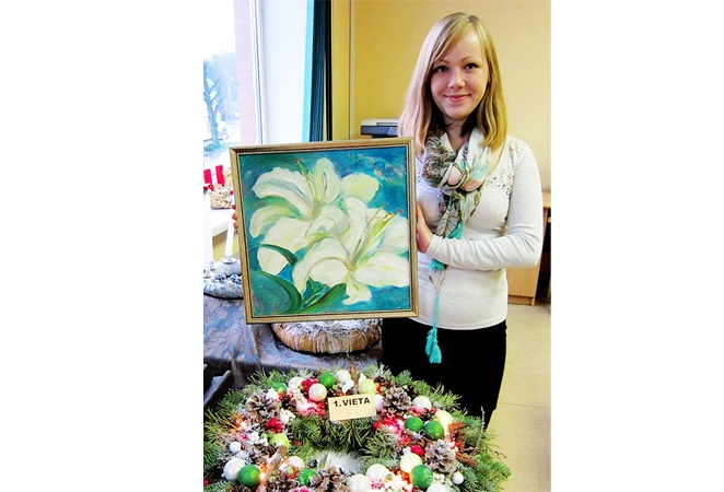 Ieva Rācene ar savu vainagu un galveno balvu.
Autors: no albuma