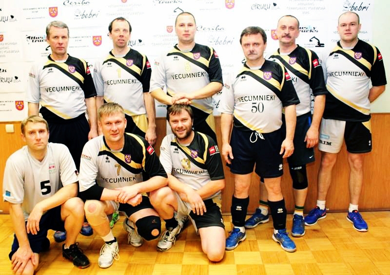 «Kurmenes būvnieks» šogad par medaļām necīnīsies, dodot šo iespēju jaunajiem.
Autors: no turnīra rīkotāju albuma.