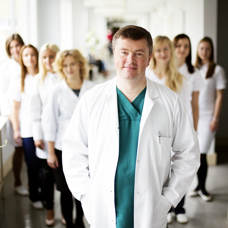 Raimonds Karls, dermatologs.
Autors: no albuma