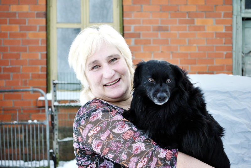 Sviteniece Sarmīte Baumane ar savu vecāko četrkājaino mīluli Tito, kurš labprāt dodas līdzi izbraucienos. 
Autors: Ivars Bogdanovs