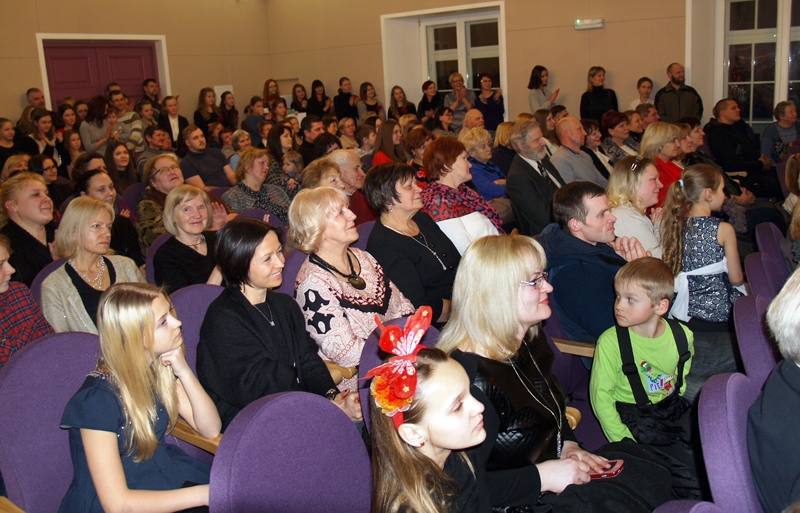 Skatītāji pārpildīja zāli Zvaigznes dienas koncertā jaunajā Iecavas mūzikas un mākslas skolā.
Autors: Antra Ērgle