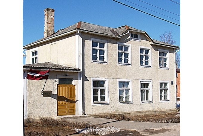 Pašvaldības ēku Raiņa ielā pēc mūzikas skolas kolektīva aiziešanas plānots nodot jaunsargu rīcībā.
Autors: no 