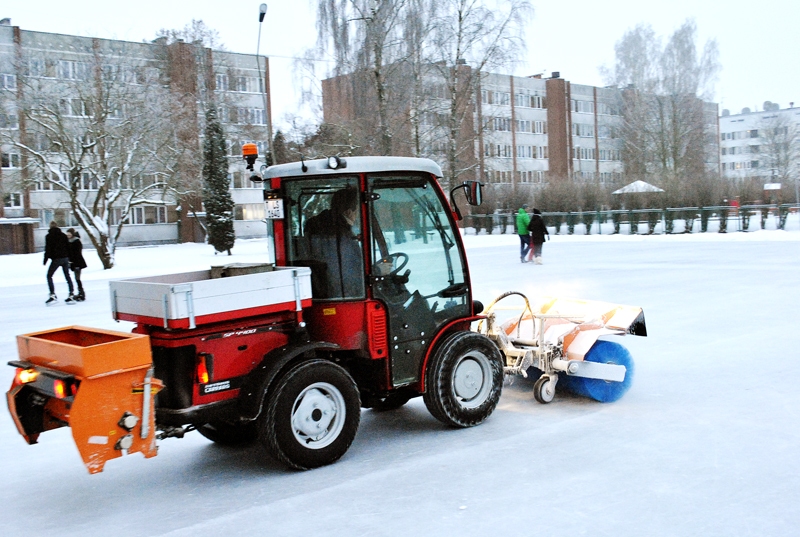 Māris Karlsons ar «Antonio» ātri notīra leduslaukumu. 
Autors: Ivars Bogdanovs
