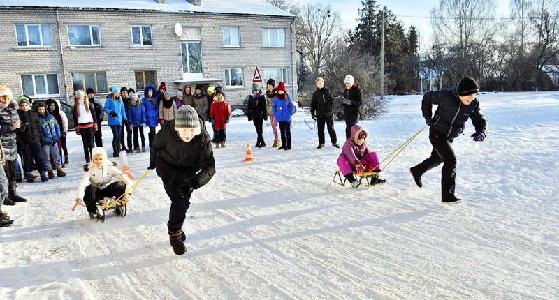 Codē vienas no visaizrautīgākajām Sniega dienas sacīkstēm bija kamaniņu vilkšanā.
Autors: Ivars Bogdanovs