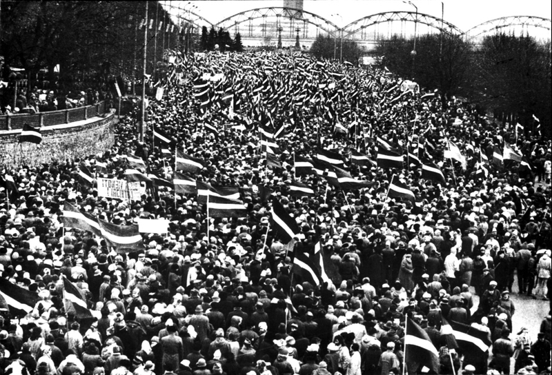 Manifestācija Daugavmalā 1991. gada 13. janvārī.
Autors: no ITA dalībnieka Gunāra Lazdas albuma.