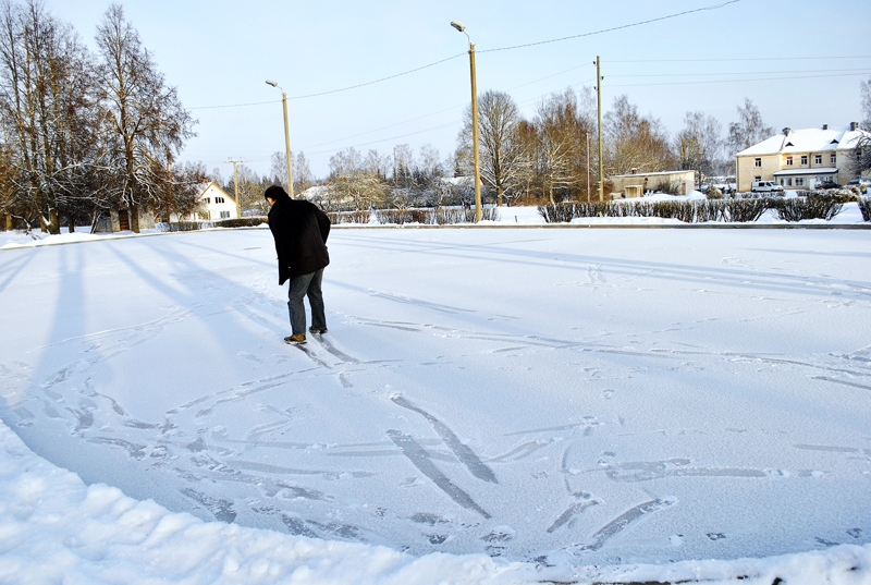 Jaunizbūvētais leduslaukums ļaus Vecumnieku iedzīvotājiem plašāk baudīt ziemas priekus. 
Autors: Ivars Bogdanovs