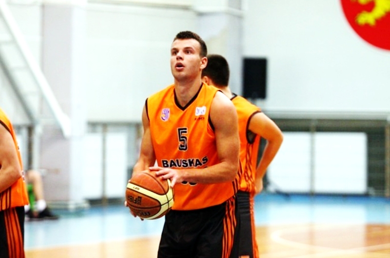 Mikus Karlovs «Bauskas BJSS/SC Mēmele» komandā spēlē otro gadu.
Autors: no «Bauskas Dzīves» arhīva