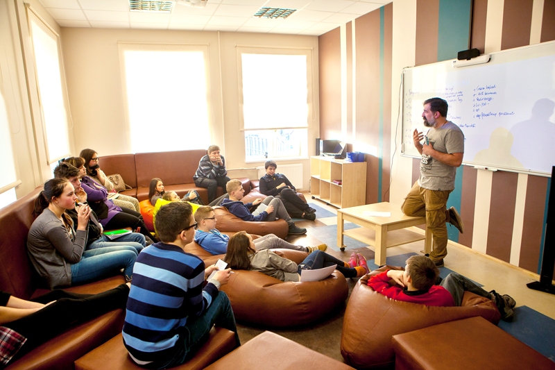 Dmitrijs Ščegoļevs Bērnu un jauniešu centra multimediju studijā vada radošās darbnīcas. 
Autors: ARTŪRS ŠLOSBERGS