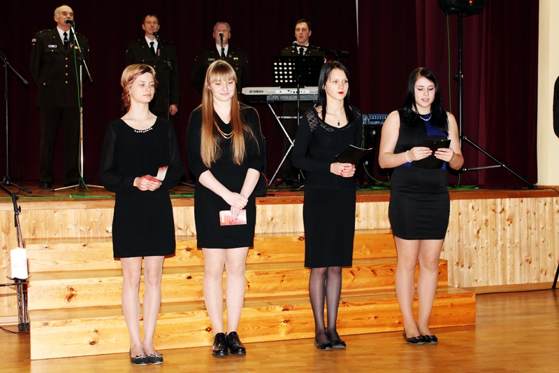 Vēsturisku ieskatu sniedza dramatiskā kolektīva audzēkņu dzejas lasījums.
Autors: no izglītības iestādes albuma