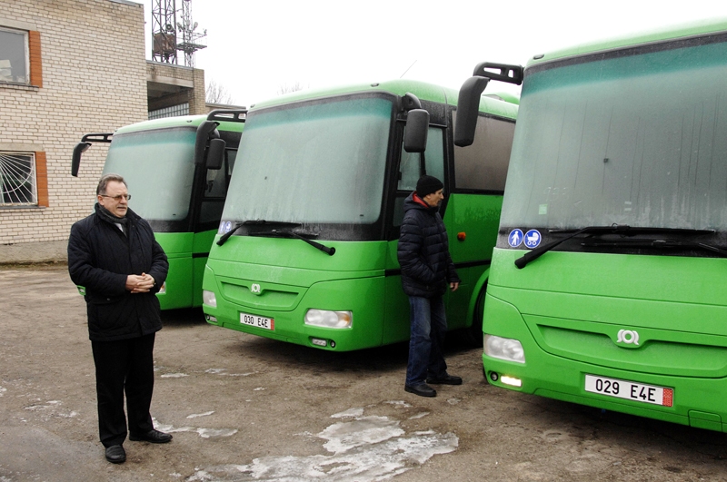 SIA «Aips», gatavojoties atsākt darbu Rīgas maršrutā, iegādājās divus jaunus autobusus.
Autors: no «Bauskas Dzīves» arhīva.