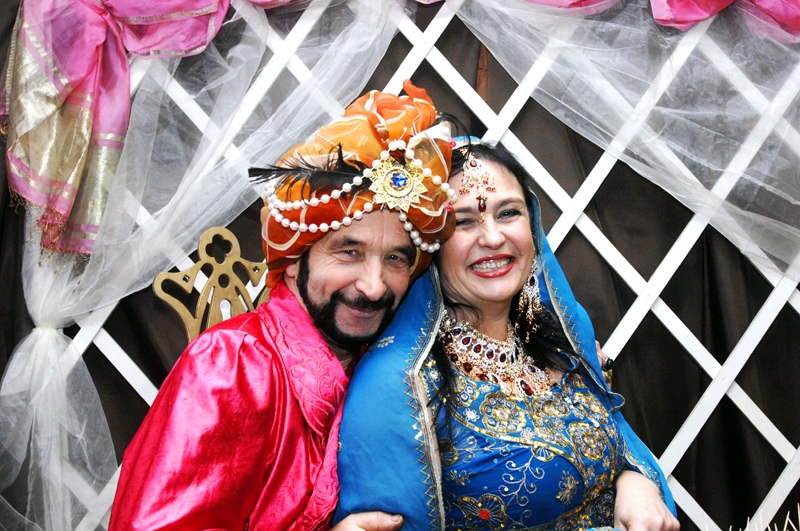 Austrumnieciskie motīvi pašlaik skan un vīd gan politikā, gan profesionālajā un amatiermākslā.
Autors: Ivars Bogdanovs