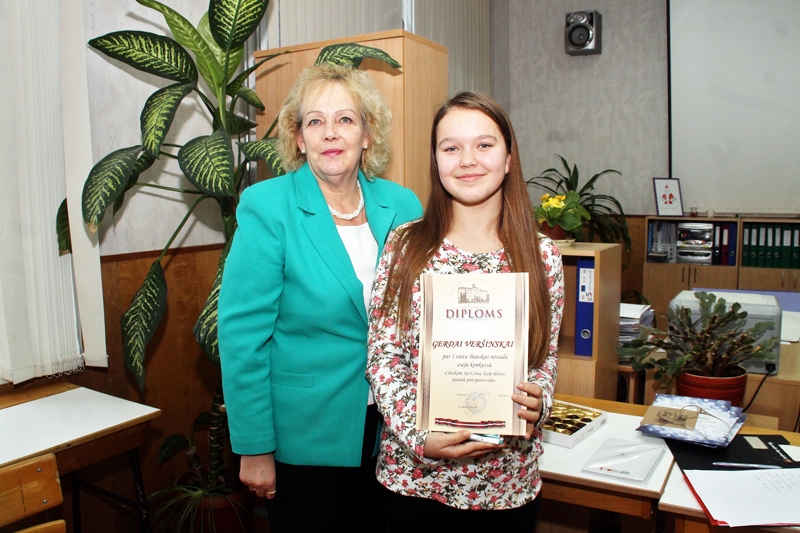 Gerdas Veršinskas uzvara ļoti iepriecināja viņas skolotāju Guntu Spuri no Bauskas pilsētas pamatskolas.
Autors: Uldis Varnevičs