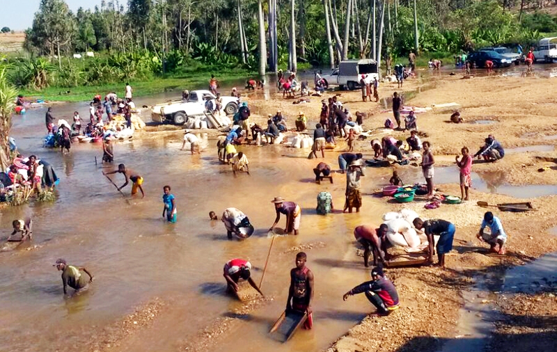 Zelta skalošana ir viens no turības avotiem.
Autors:  no personiskā albuma