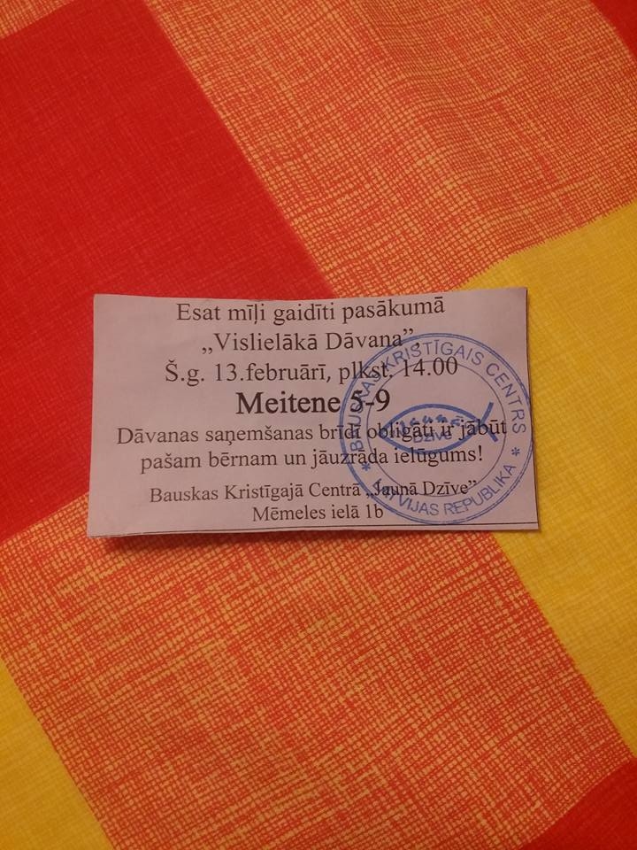 Bauskas pilsētas pamatskolā bērniem ceturtdien, 11. februārī, dalīja aicinājumus apmeklēt reliģiskās organizācijas «Jaunā dzīve» pasākumu.  
Autors: aculiecinieka foto