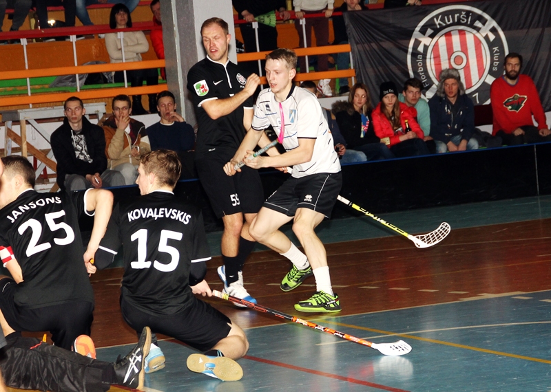 Pēteris Zeltiņš (no labās) pielika roku gandrīz visiem FK «Bauska» gūtajiem vārtiem. 
Autors: Uldis Varnevičs