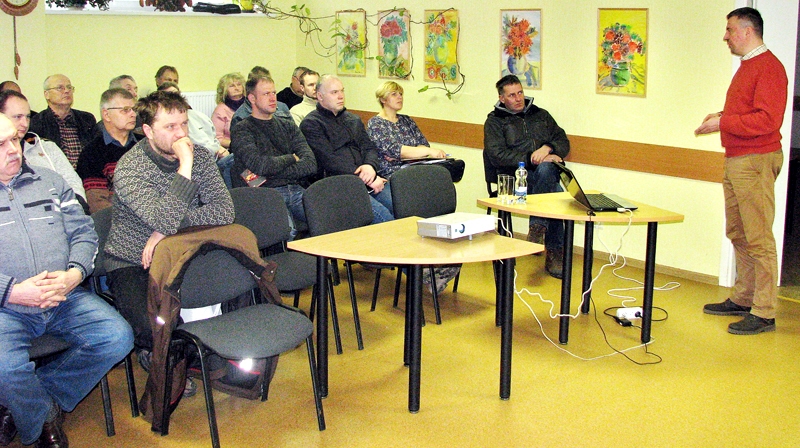 Seminārā sanākušo interesentu vidū bija mednieku kolektīvu pārstāvji, zemnieki un mežsaimnieki no vairākiem novadiem.
Autors: Artūrs Dulbe