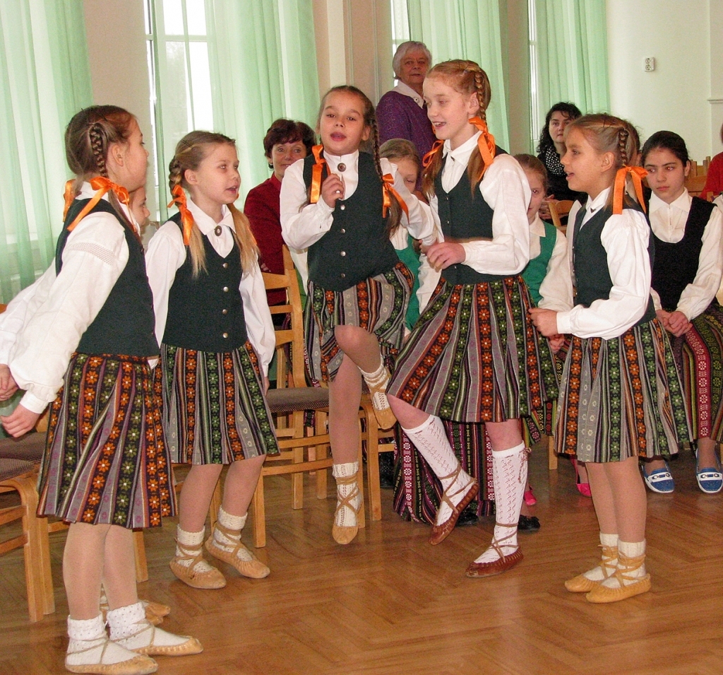 Bauskas novada Codes pamatskolas 1. un 3. klases meiteņu ansamblis.
Autors: no «Bauskas Dzīves» arhīva