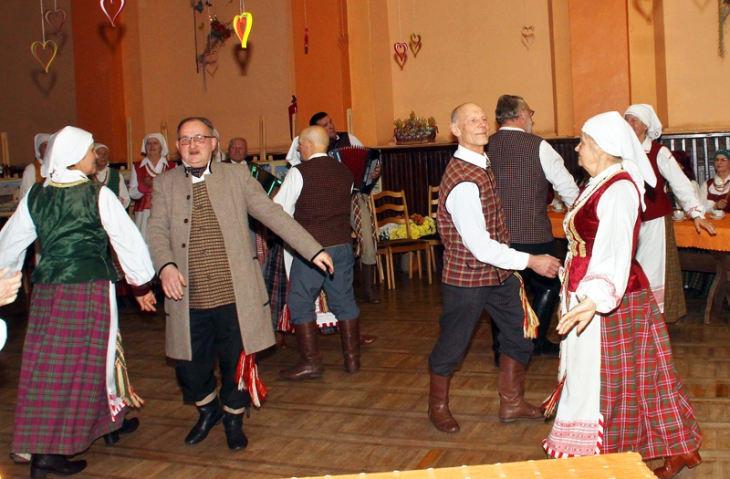 Svitenes tautas namā sestdien, 20. februārī, piedaloties folkloras kopai «Saulala» no Biržu rajona Vabalninku ciema, tika svinēta Lietuvas Republikas neatkarības diena.
Autors: Uldis Varnevičs