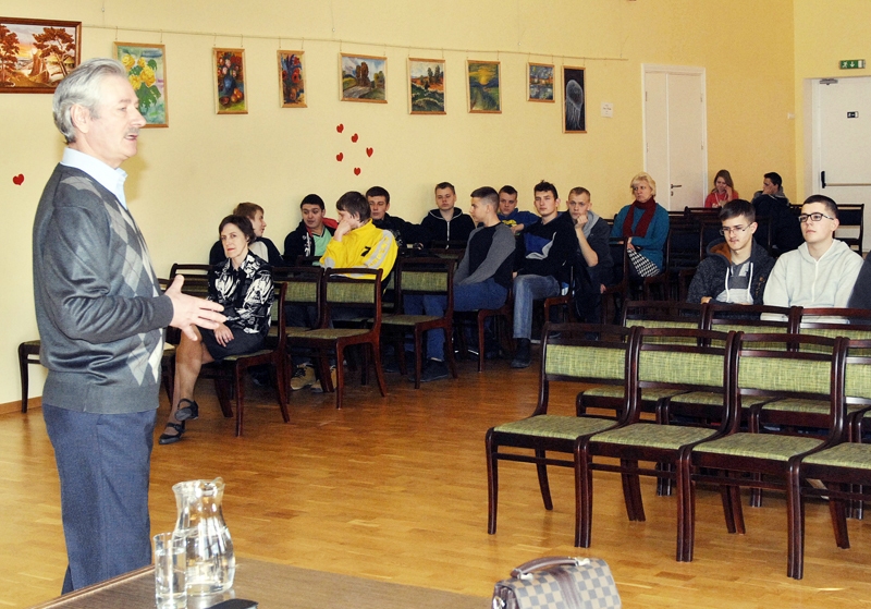 Igors Jeļizarovs ar Saulaines jauniešiem runāja par atkarībām un to sekām.
Autors: Ivars Bogdanovs