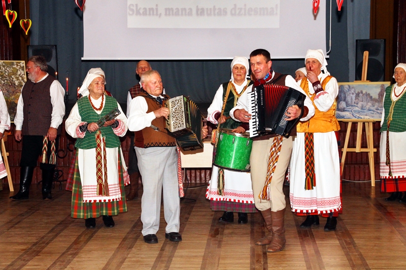 Rundāles novada Svitenes tautas namā sestdien, 20. februārī, piedaloties folkloras kopai «Saulala» no Biržu rajona Vabalninku ciema, tika svinēta Lietuvas Republikas Neatkarības diena.
Autors: Uldis Varnevičs