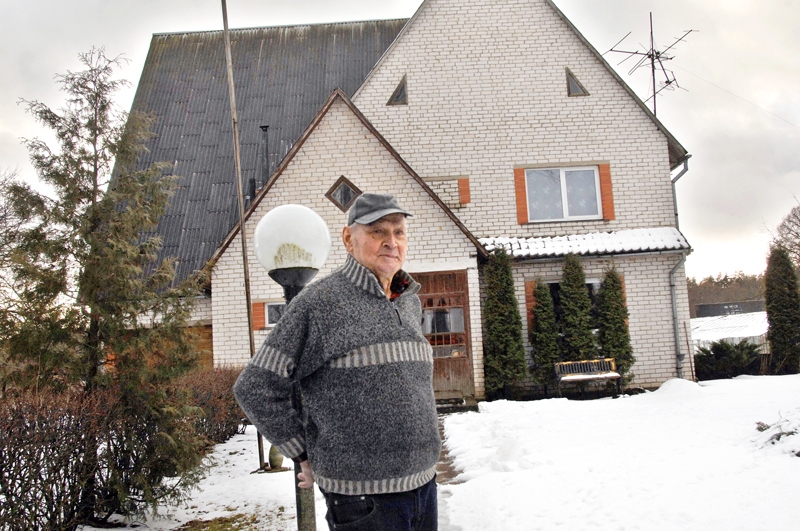 Ēriks Jumiķis par savu namu runā ar lepnumu un mīlestību. Sienas slēpj priekus un bēdas, dažādus stāstus, tāpēc tas ir nenovērtējams.
Autors: Ivars Bogdanovs