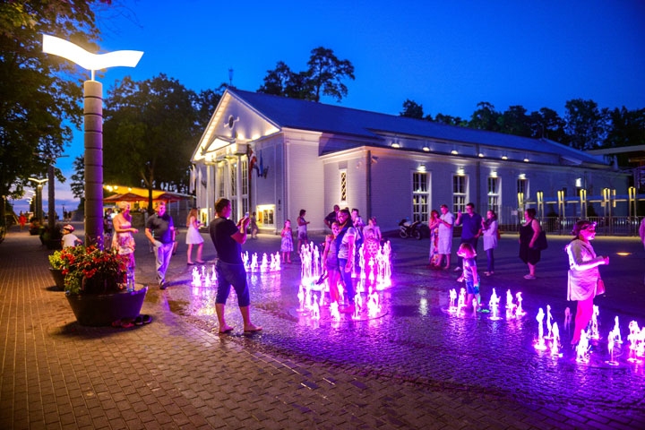 No visiem ārvalstu viesiem Jūrmalā (attēlā) uzņemti 8,2%, Siguldas novadā - 1,7%, Ventspilī - 1,5%, Liepājā - 1,5%, bet Rīgā - 79,1%.
Autors: no kasjauns.lv