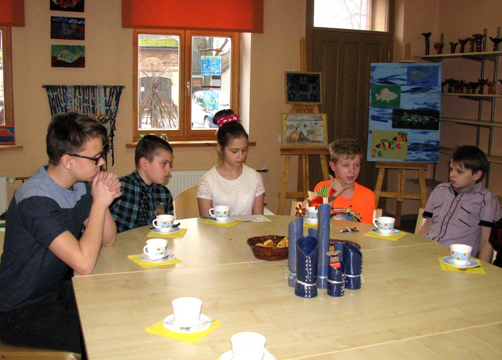 Anekdošu stāstītāji Austris Stankevics (no kreisās), Krists Kārkliņš, Klēra Kuļikauska, Haralds Jeromans un Juris Grašs. 
Autors: Vilnis Auzāns