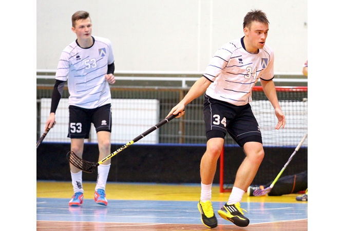 Spēlē pret «Talsiem» divus vārtus guva un divas rezultatīvas piespēles saviem partneriem atdeva komandas «Bauska» spēlētājs Gints Velmunskis (no labās). 
Autors: Elīna Gruncka