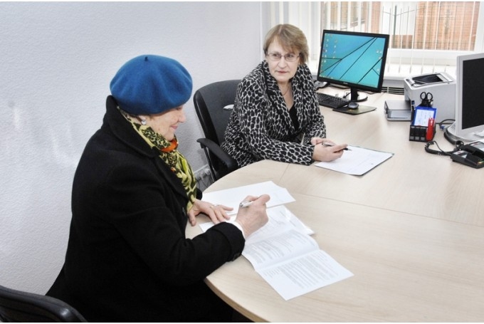 Notāre Zenta Reliņa atklāj, ka vairums jautājumu bijis par nekustamo īpašumu, par tā pārdošanu un nodokļiem, kādi ir jāmaksā. 
Autors: no «Bauskas Dzīves» arhīva