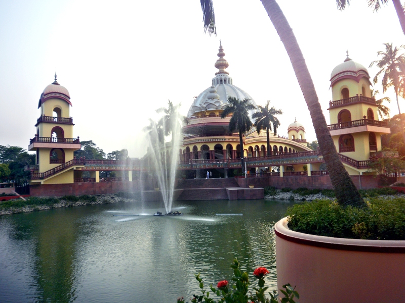 Greznākās celtnes krāšņos dārzos ir tempļi, nevis privātmājas.
Autors: no personiskā albuma.