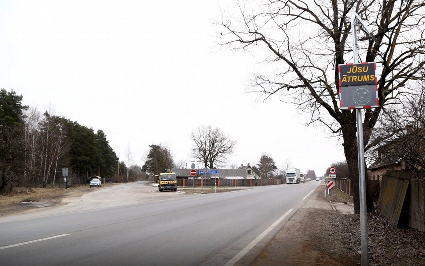 Interaktīvās ceļa zīmes atgādina par atļautā ātruma ievērošanu.
Autors: diena.lv