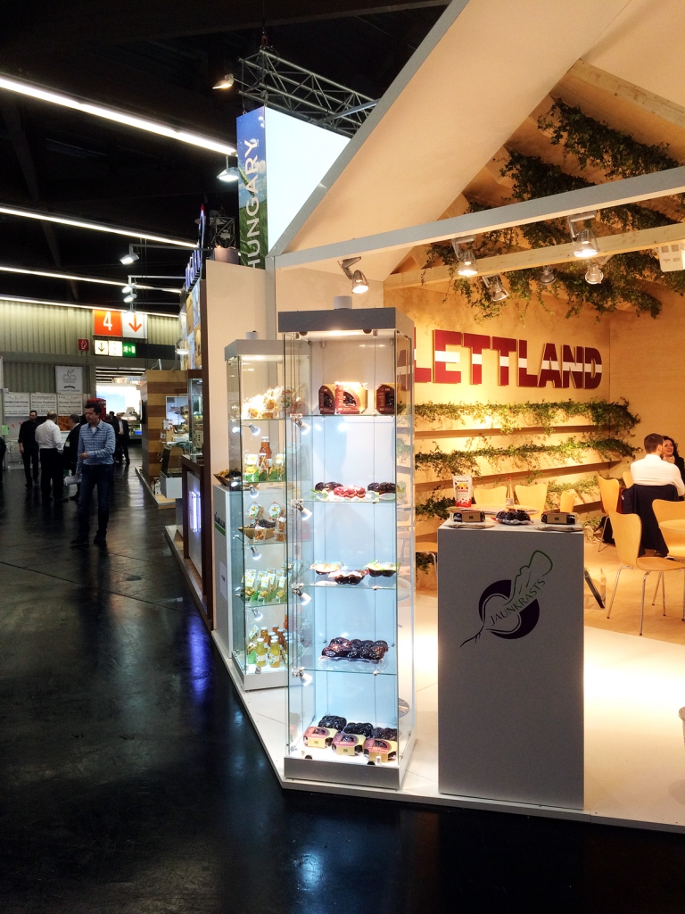 Starptautiskajā bioloģisko produktu izstādē «Biofach» Vācijā Latvijas stendā bija skatāma arī SIA «Jaunkrasts» produkcija.
Autors: no albuma