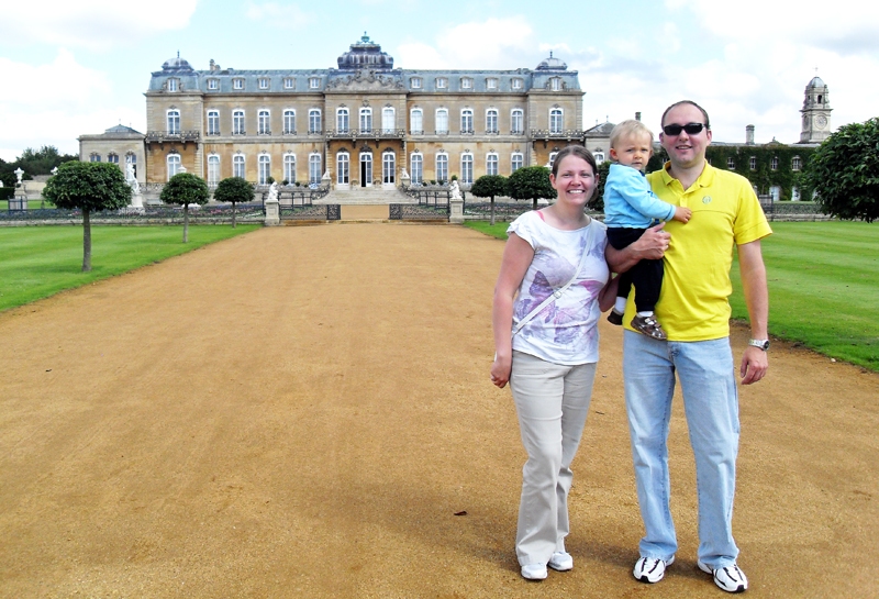 Stallīšu ģimene – Dace un Kristaps kopā ar dēlu Jāni – vienā no izbraucieniem pa Lielbritāniju.
Autors: no D. Stallītes albuma.