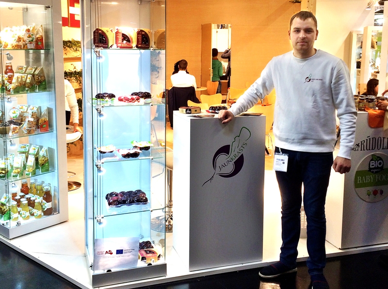 Gints Druseiks, SIA «Jaunkrasts» vadītājs, starptautiskajā bioloģisko produktu izstādē «Biofach» Vācijā.
Autors: no uzņēmuma «Jaunkrasts» arhīva.