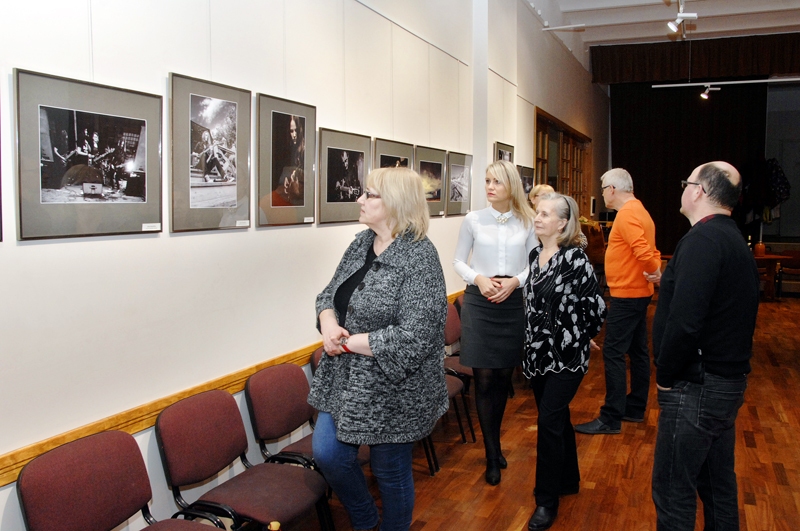 Fotostudijas «Bauska» pārstāvji šoreiz piedāvā vīrišķīgāku izstādi, nekā gaidīts.
Autors: Ivars Bogdanovs