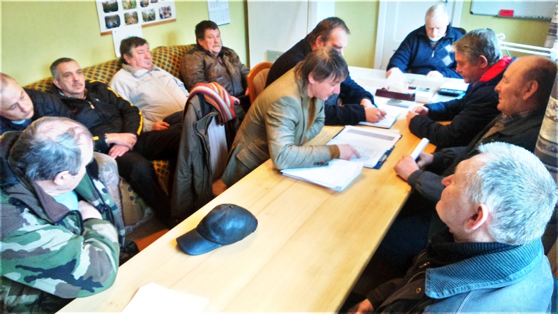 BMMB sapulcē dažbrīd sarunas notika paaugstinātos toņos. Ducis makšķernieku pauda savu neapmierinātību par augstajām licenču cenām. 
Autors: Artūrs Dulbe