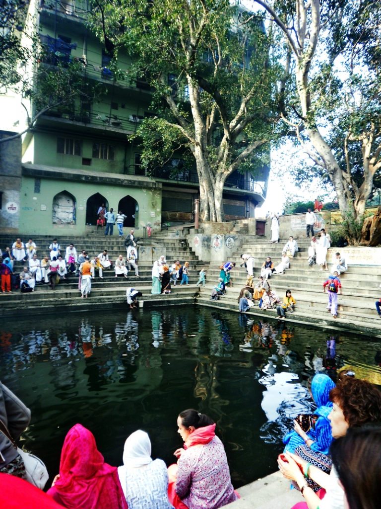 Kunda – ezers ar avotu, kas kalpo par ūdens ņemšanas, svētības un cilvēku tikšanās vietu.
Autors: no ceļotājas albuma