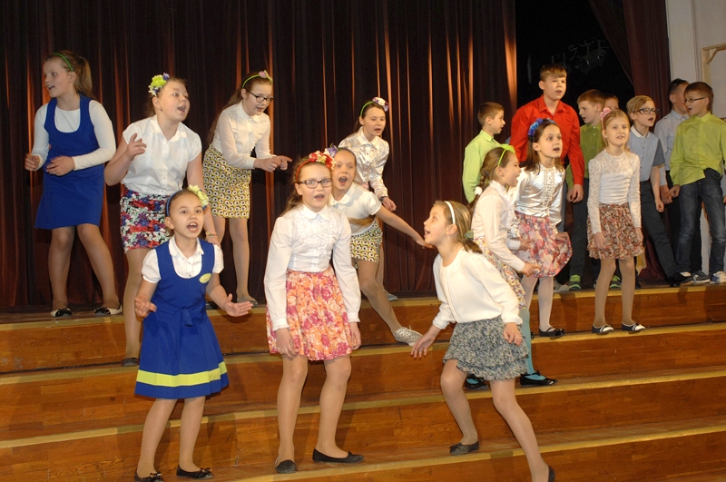 Žūrijas augstu vērtējumu izpelnījās Bauskas sākumskolas 3.b klases iestudētais E. Gulbes darbs «Mazie pigoriņi».
Autors: Ivars Bogdanovs