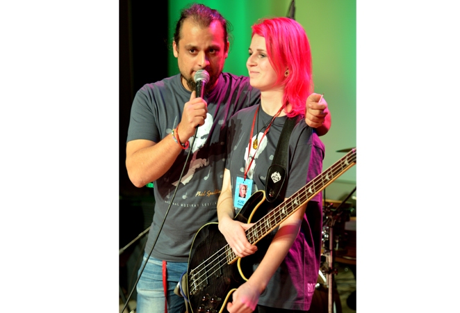 Andris Jeziks vadīs ģitārspēles meistarklasi jauniešiem.